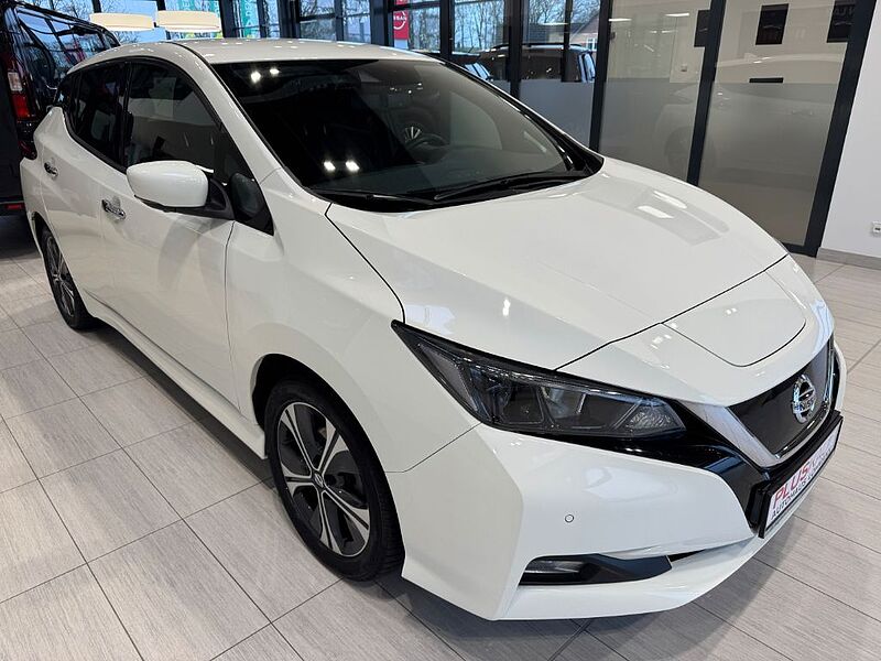 Nissan Leaf 40 kWh N-Connecta Winter Paket 360° Kamera